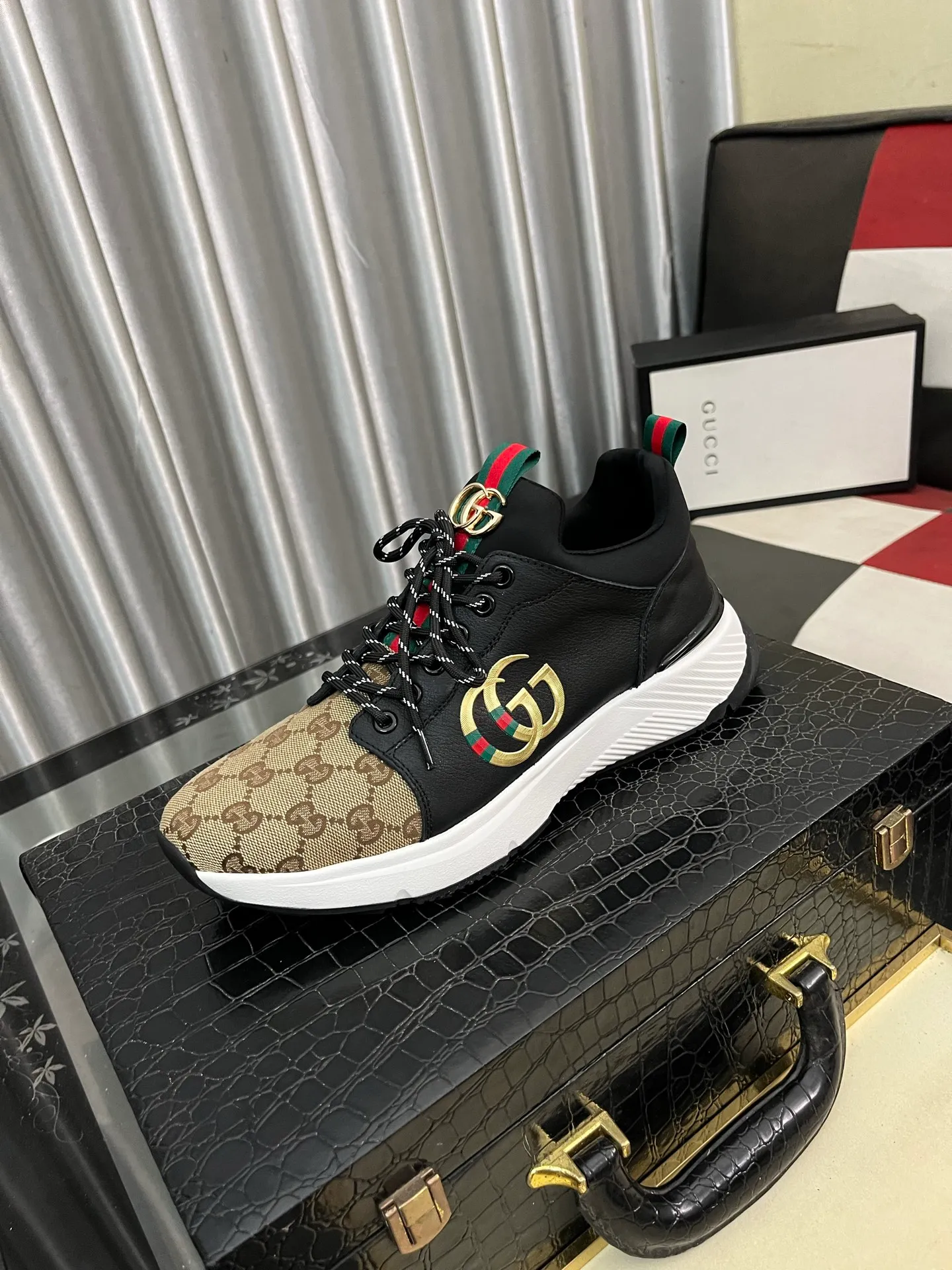 Men's Men's Shoes 💰458 ⌚️⌚️[GUCCI] Gucci men's casual shoes are absolutely popular 🔥The ultimate matching item for trendy men! The charm of super texture is irresistible, the main recommendation, the flower leather color is bright! The upper is made of high-quality brand printed fabric with cowhide, breathable leather lining and wear-resistant rubber sole, noble and elegant! Extremely comfortable🎁🎁You can be as handsome as you want💪 38-445⃣️colors available